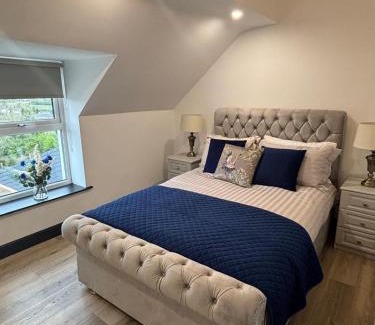 Leinster House | Rose Cottage at Hilltop Hideaway