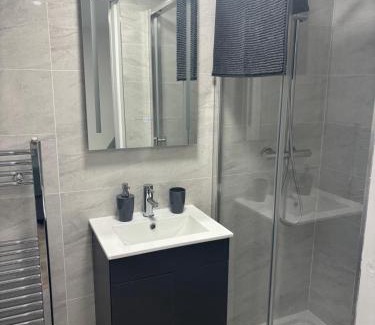 Leinster House | Rose Cottage at Hilltop Hideaway