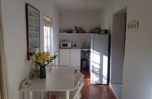 Parkview Cottage | Rose Cottage in a gorgeous garden