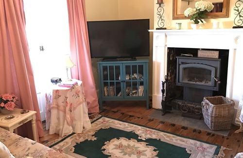 Strathalbyn Cottage | Rose Cottage - is a warm, cose in Strathalbyn