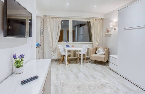 Gare Apartment | Rose Garden, City center luxery Apartment, Free easy 24 hrs SELF CHECK IN