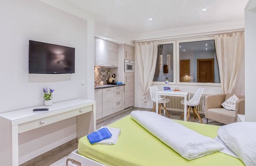 Gare Apartment | Rose Garden, City center luxery Apartment, Free easy 24 hrs SELF CHECK IN