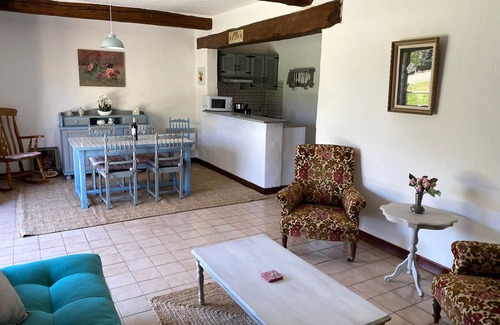 Berbiguieres House | Rose gite at Laugerie Basse Gites, with a beautiful heated pool and grounds