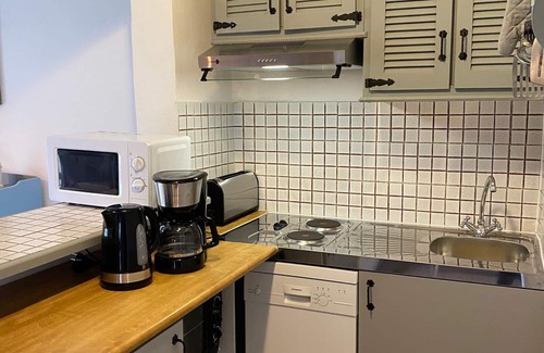 Berbiguieres House | Rose gite at Laugerie Basse Gites, with a beautiful heated pool and grounds