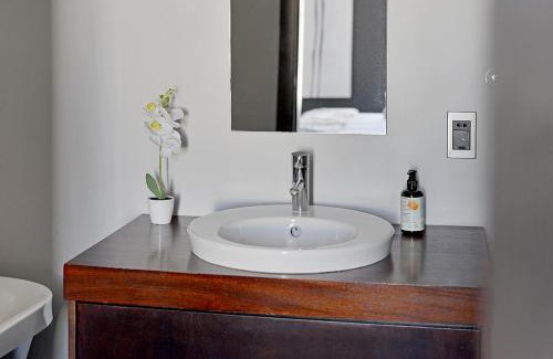 Bo'Kaap Apartment | Rose - Luxury City living with views!