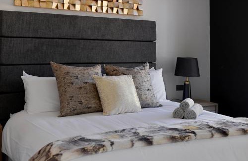 Bo'Kaap Apartment | Rose - Luxury City living with views!