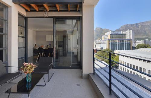 Bo'Kaap Apartment | Rose - Luxury City living with views!