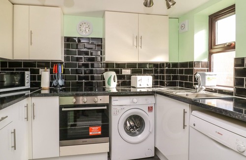 Barlby House | ROSE, pet friendly, character holiday cottage in Barlby