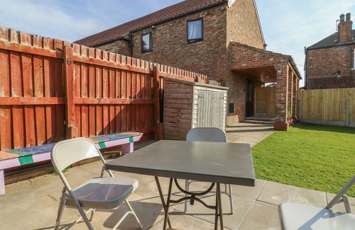 Barlby House | ROSE, pet friendly, character holiday cottage in Barlby