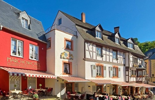 Bernkastel House | Rose Room - Fairytale Hotel