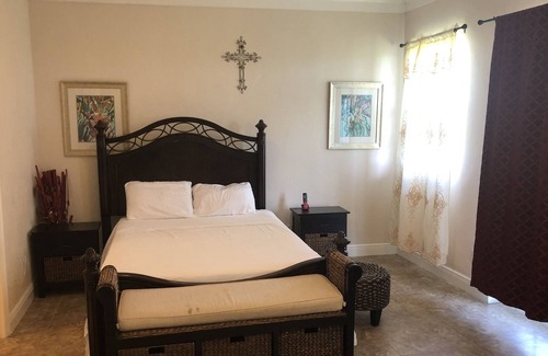 Nassau House | Roses Rentals