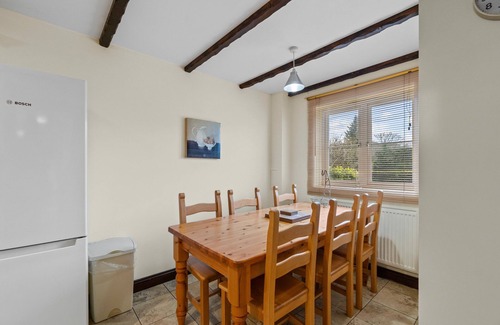 Saltash Cottage | Rosewood Cottage is set within the well-manicured private grounds at Crylla Valley Cottages which in