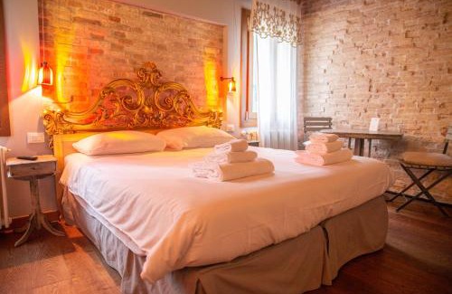 Cannaregio Bed & Breakfast | Rosso Charm B&B