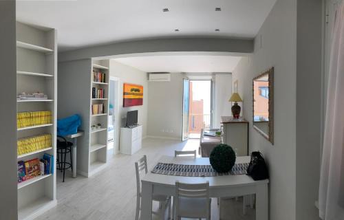 Ladispoli House | Rosso Tramonto luxury-white- LADISPOLI, Lungomare Regina Elena 58
