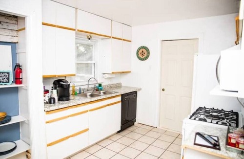 Amarillo House | Rosy Cozy(2) *Perfectly located off I-40 & I-27*