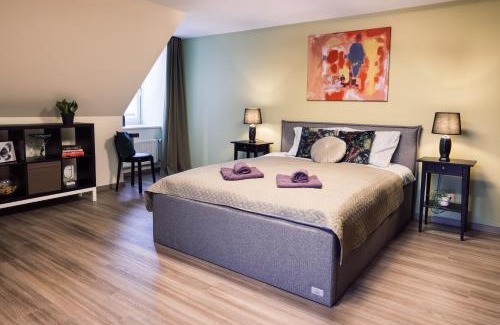 Old Town Apartment | Rothko apartment/8 guests/4bedrooms/Riga Old Town
