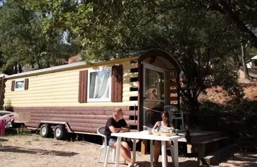 Villecroze Cabin | Roulotte Comfort 17 m2 1 Schlafzimmer - Mit Sanitär + Außentonnelle - ohne Klimaanlage 4 Personen
