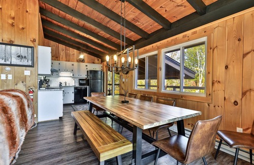 Plymouth House | RoundTop Chalet | Hot Tub, Fire Pit & Mountain Views near Killington & Okemo