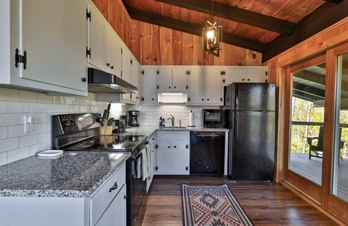 Plymouth House | RoundTop Chalet | Hot Tub, Fire Pit & Mountain Views near Killington & Okemo