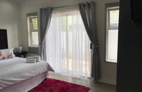 Universitas House | Royal Bafokeng Guest House