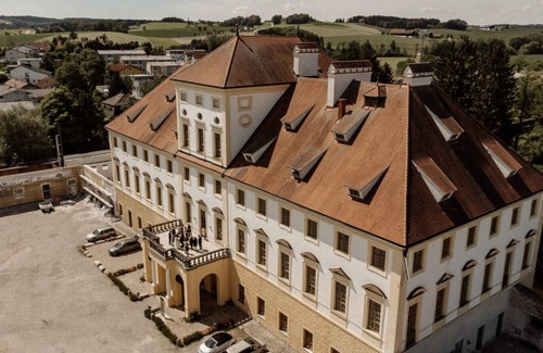 Aurolzmunster Apartment | Royal Blossom Suite Near Spas I Breakfast Included