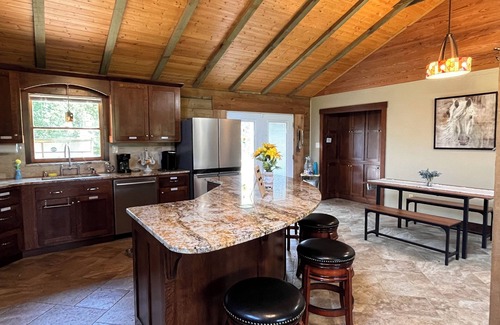 Royal Cabin | Royal Cabin between Lake Quachita and Hot Springs