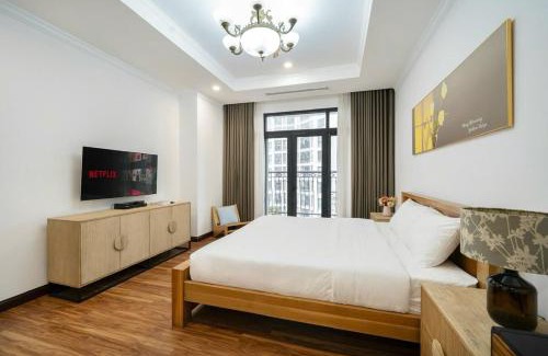 Thanh Xuan Apartment | Royal City 3BR Vintage Pool & Garden View