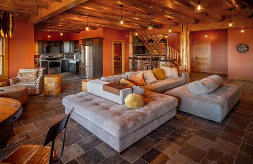 Snowshoe Cabin | Royal Explorer Lodge Ski-in/Ski-Out Slope-side! Snowshoe’s Premier Luxury Cabin