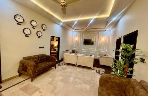 Gulshan-E-Jamal Bed & Breakfast | Royal Inn Chalet-BNB Family House Stadium Road