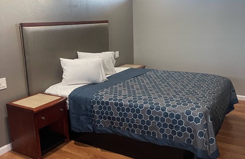 Tracy Hotel | ROYAL MOTEL TRACY LLC