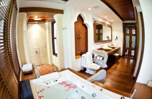 Choeng Mon Resort | Royal Muang Samui Villas - SHA Extra Plus