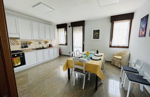 Abano Terme Apartment | Royal Residence Abano Terme Apartment with Mountain View, Wi-Fi and Air Conditioning