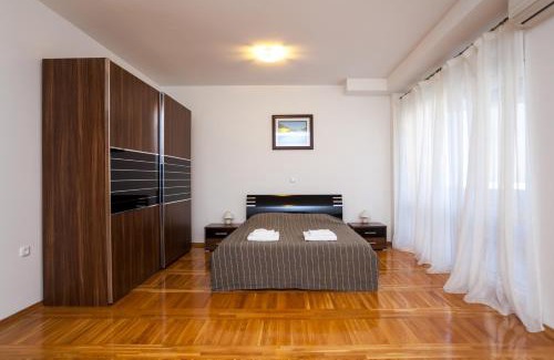 Bar Villa | Royal Villas