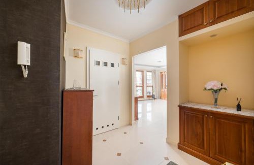 Wilanow Apartment | Royal Wilanów Spacious Apartment