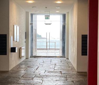 Plymouth Apartment | ROYAL WILLIAM YARD Luxury Apartments at "THE BRUCE" - FAMILY APARTMENT and Connecting DELUXE STUDIO - PRIVATE connecting lobby so BOOK BOTH For LARGER GROUPS - FREE ONSITE PARKING
