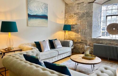 Plymouth Apartment | ROYAL WILLIAM YARD Luxury Apartments at "THE BRUCE" - FAMILY APARTMENT and Connecting DELUXE STUDIO - PRIVATE connecting lobby so BOOK BOTH For LARGER GROUPS - FREE ONSITE PARKING