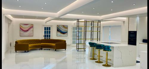 Horton House | Royal Windsor Mansion Private 5 Acre Luxury Escape