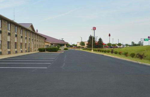 Upper Sandusky Hotel | Royalton Inn & Suites Upper Sandusky