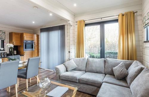 Harlow Apartment | Roydon Two Bedroom Lodge with Hot Tub
