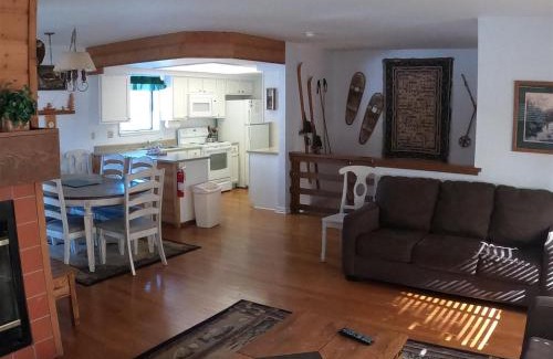 June Lake Apartment | Rr-edgewater08