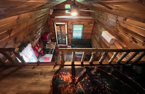 Pittsburg Cabin | Ruby Ravine- Pretty boutique+rustic cabin in DanielBooneForest, RockcastleRiver!