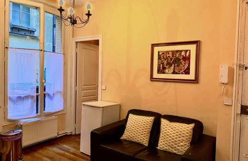 Saint-Merri Apartment | Rue Saint Martin. Ideal 2 bed in the Marais just by the Seine and metro line 1