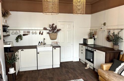 Buxton Apartment | Rufloreo Flats 1 - central gem