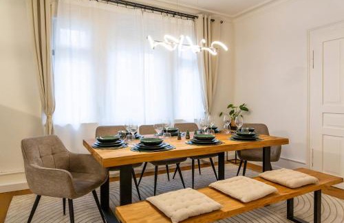 Baiersbronn Apartment | Ruhestein Quartier - Charaktervolle 113qm Wohnung perfekt für Gruppen&Familien, ideale Lage, nahe Bhf und Iven, bestens geeignet für entspannte als auch aktive Aufenthalte in malerischer Umgebung