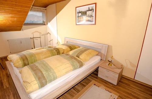 Stadlern Apartment | Ruhig gelegene FeWo (80qm) mit Balkon für bis zu 4 Personen