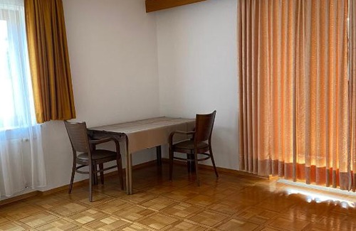 Koenigsbronn Apartment | Ruhige 4 Zimmer EG-Wohnung Z1