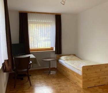 Koenigsbronn Apartment | Ruhige 4 Zimmer EG-Wohnung Z1