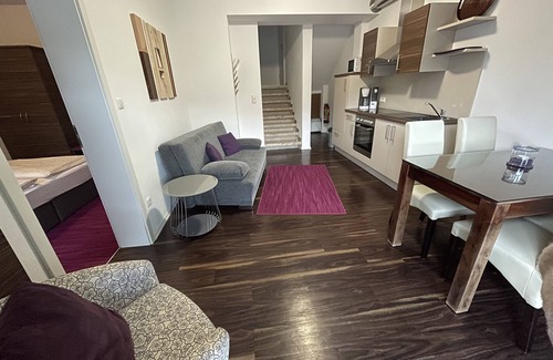 Mainstockheim Apartment | Ruhige Ferienwohnung mit Sonnenterrasse und Pool im Weinort Mainstockheim