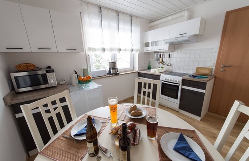 Burggen House | Ruhiges Apartment mit Sauna, Burggen