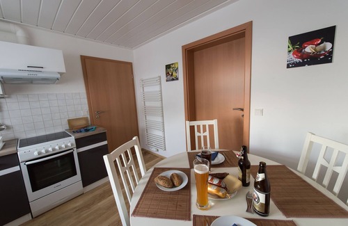 Burggen House | Ruhiges Apartment mit Sauna, Burggen